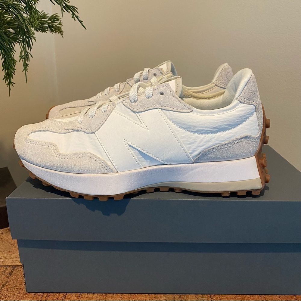 NIB New Balance 327 ‘White Gum’ - Picture 3 of 8
